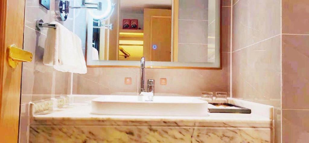 Vienna Hotel Sichuan Hejiang Yangtze River Bridge Луджоу Екстериор снимка